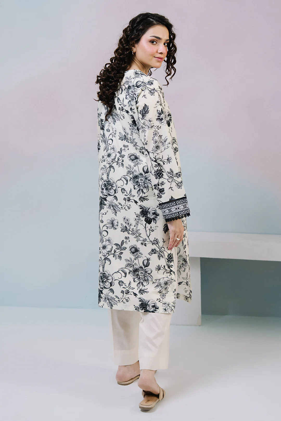 Embroidered Kurta - 2277 - Image 6