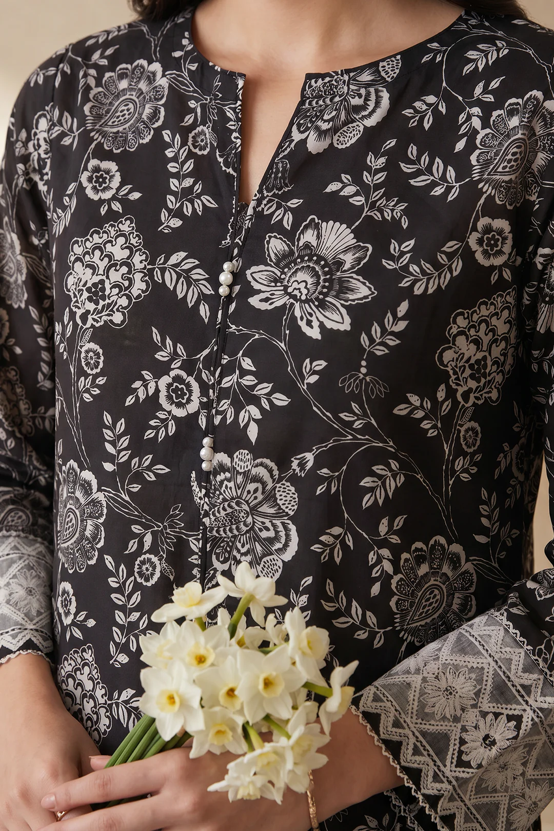 Embroidered Kurta - 2585 - Image 3