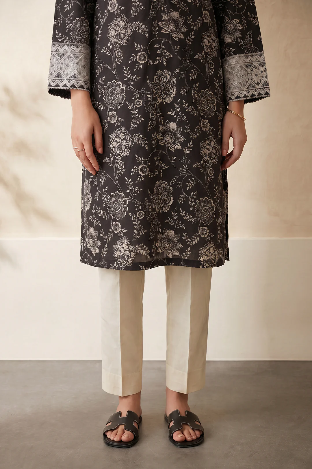 Embroidered Kurta - 2585 - Image 4