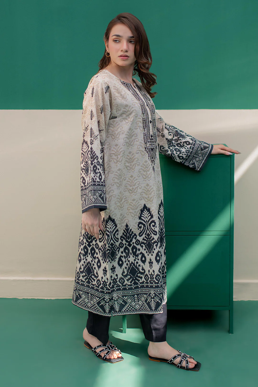 Embroidered Kurta - 2968 - Image 3