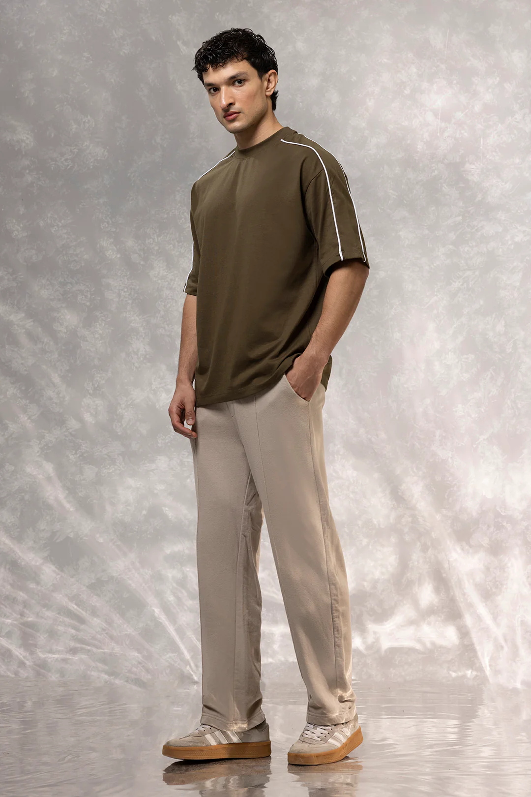 Oversized Graphic T-Shirt - D090 - Image 5