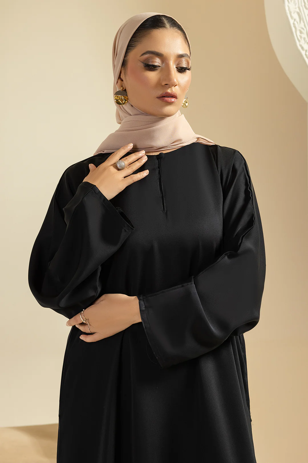 Single Button Plain Abaya with Pocket - 5011 - Image 4